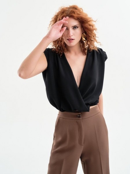 Μαύρη αμάνικη cropped κρουαζέ μπλούζα με βάτες στους ώμους και λάστιχο στο τελείωμα Access