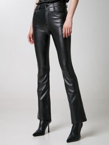 Μαύρο faux-leather ψηλόμεσο παντελόνι καμπάνα με εσωτερική επένδυση, τετράγωνες τσέπες πίσω και κλείσιμο με μπροστινό φερμουάρ και κουμπί Access