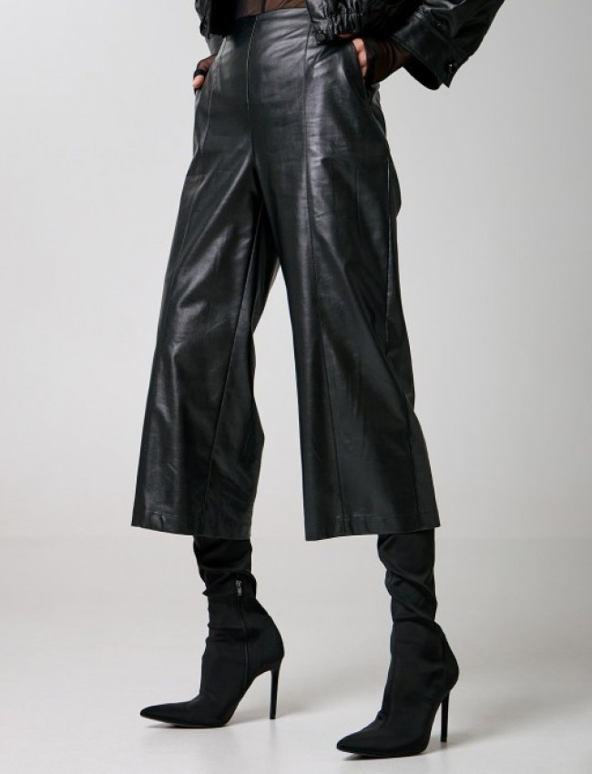 Μαύρη ψηλόμεση faux-leather cropped παντελόνα με πλαϊνές τσέπες, διακοσμητικές ραφές και κλείσιμο με κρυφό φερμουάρ στο πλάι Access