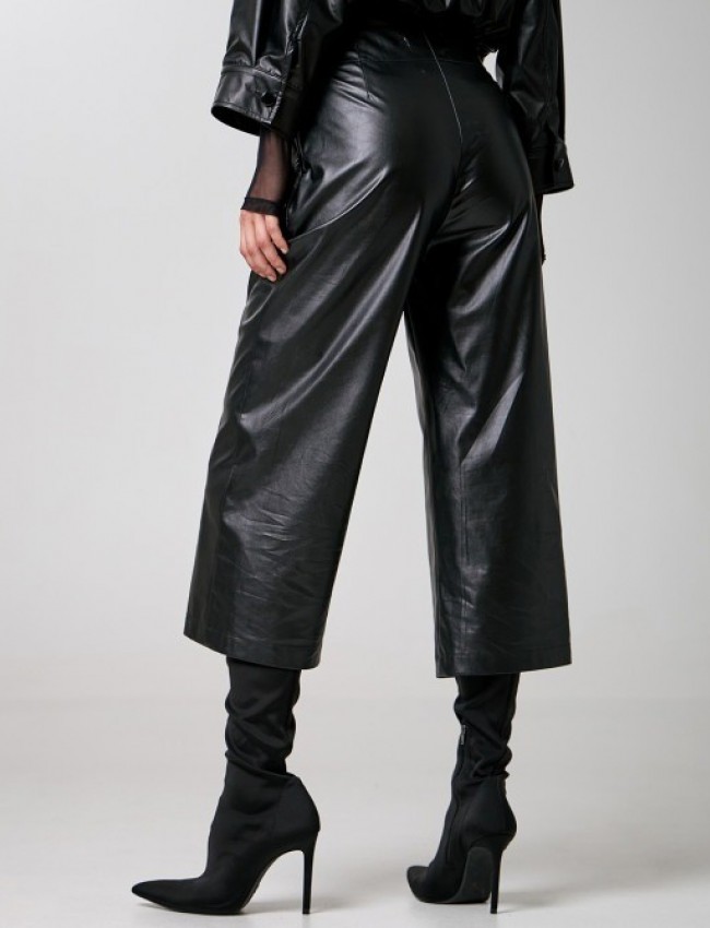 Μαύρη ψηλόμεση faux-leather cropped παντελόνα με πλαϊνές τσέπες, διακοσμητικές ραφές και κλείσιμο με κρυφό φερμουάρ στο πλάι Access