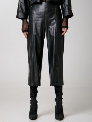 Μαύρη ψηλόμεση faux-leather cropped παντελόνα με πλαϊνές τσέπες, διακοσμητικές ραφές και κλείσιμο με κρυφό φερμουάρ στο πλάι Access