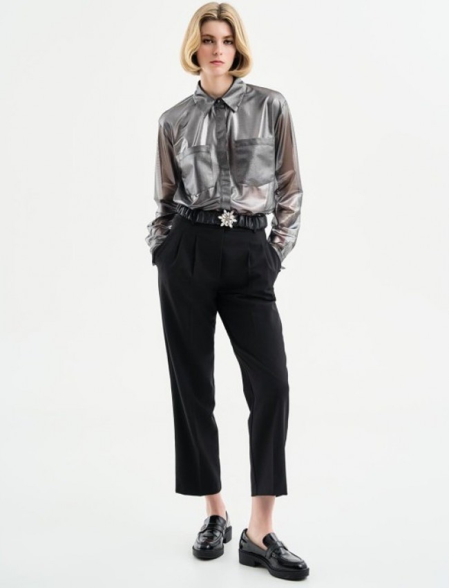 Μαύρο ψηλόμεσο παντελόνι office style με διπλές πιέτες μπροστά ,πλαϊνές τσέπες και κλείσιμο με κρυφό φερμουάρ και κουμπί μπροστά access
