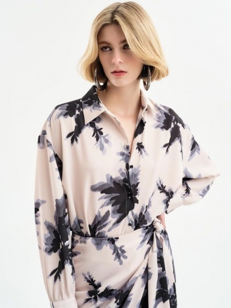 Floral βανίλια oversized μακρυμάνικο πουκάμισο με κουφόπιετα στην πλάτη, ρεγκλάν μανικοκόλληση και πλαϊνά ανοίγματα στο ασύμμετρο τελείωμα Access