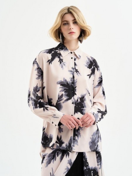 Floral βανίλια oversized μακρυμάνικο πουκάμισο με κουφόπιετα στην πλάτη, ρεγκλάν μανικοκόλληση και πλαϊνά ανοίγματα στο ασύμμετρο τελείωμα Access