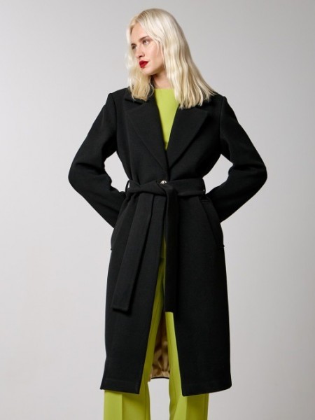 Μαύρο μακρύ μονόκουμπο παλτό με κουμπί μονόγραμμα, σε μεσάτη γραμμή, μπροστινές τσέπες και αποσπώμενη υφασμάτινη ζώνη Access