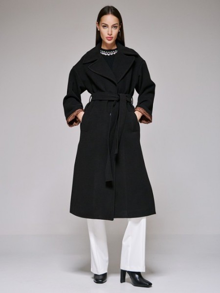 Μαύρο μακρύ παλτό σε ίσια γραμμή, με ρεγκλάν μανικοκόλληση, μπροστινές τσέπες, μεγάλα πλαϊνά ανοίγματα και αποσπώμενη ζώνη Access