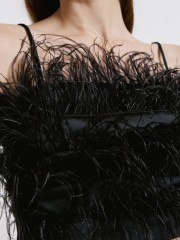 Μαύρη αμάνικη μπλούζα με λεπτές ρυθμιζόμενες τιράντες με πούπουλα μπροστά και σατέν πλάτη Access