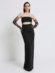 Μαύρο strapless maxi φόρεμα, σε ίσια γραμμή, με άνοιγμα κάτω απο το μπούστο και μεγάλο σκίσιμο πίσω στο τελείωμα Aceess  