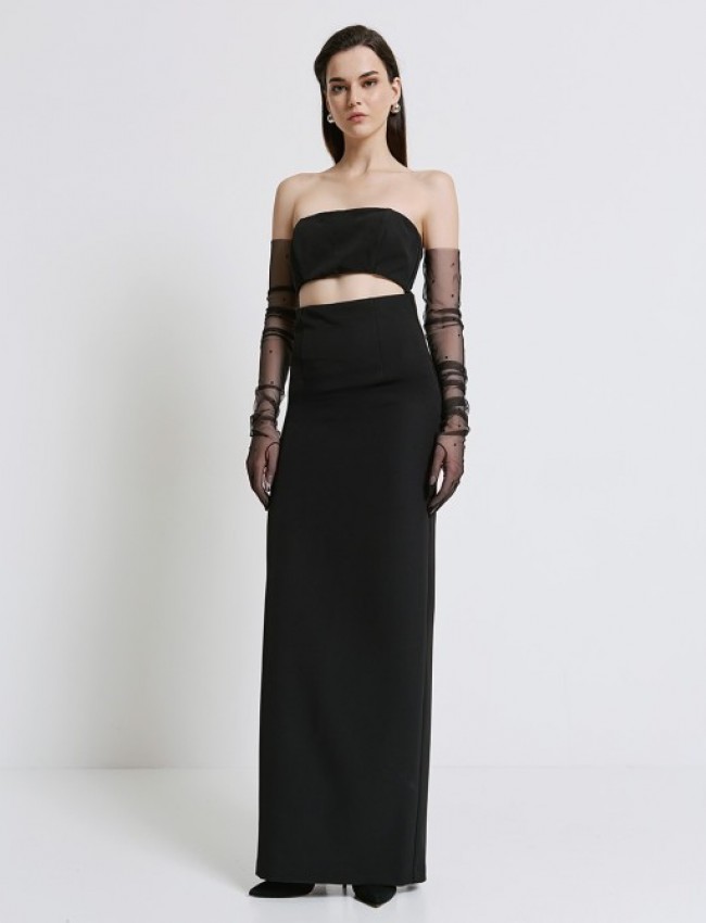 Μαύρο strapless maxi φόρεμα, σε ίσια γραμμή, με άνοιγμα κάτω απο το μπούστο και μεγάλο σκίσιμο πίσω στο τελείωμα Aceess  