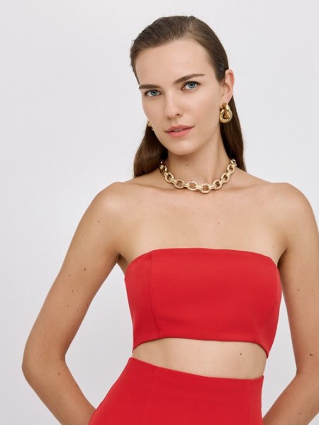 Κόκκινο strapless maxi φόρεμα, σε ίσια γραμμή, με άνοιγμα κάτω απο το μπούστο και μεγάλο σκίσιμο πίσω στο τελείωμα Aceess  