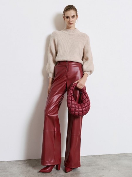 Μπορντώ ψηλόμεση faux-leather ψηλόμεση παντελόνα σε ίσια γραμμή, με διακοσμητικά γαζιά, καπακωτές πίσω τσέπες και πλάγιες μπροστά Access