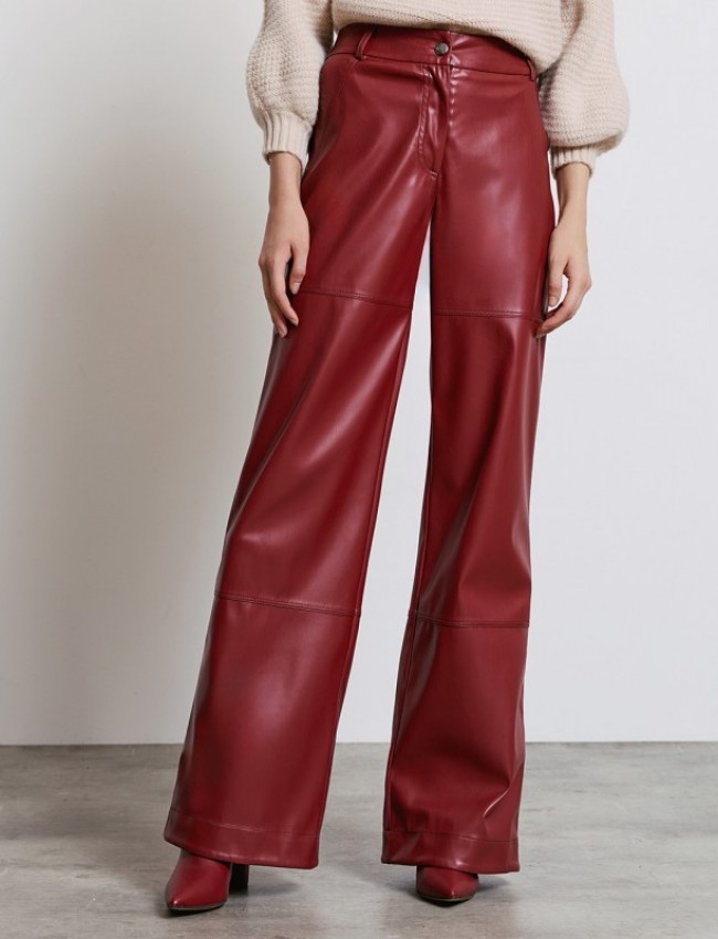 Μπορντώ ψηλόμεση faux-leather ψηλόμεση παντελόνα σε ίσια γραμμή, με διακοσμητικά γαζιά, καπακωτές πίσω τσέπες και πλάγιες μπροστά Access