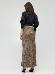 Animal printed μαύρη ψηλόμεση maxi φούστα σε λοξή γραμμή, με μικρό λεοπάρ μοτίβο, μικρό λάστιχο στην μέση και ρυθμιζόμενο κορδόνι Access