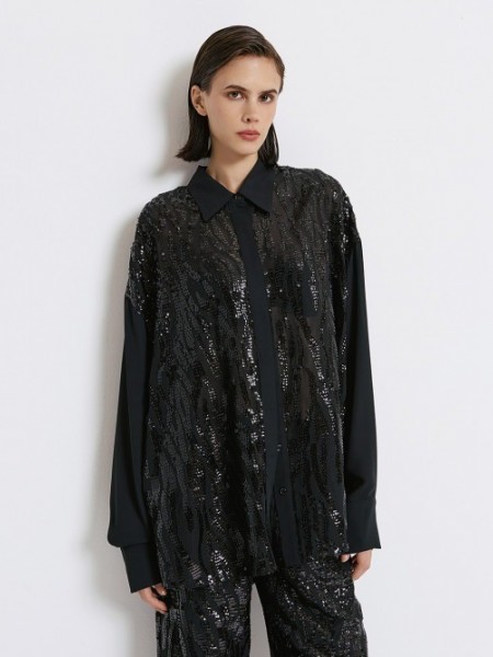 Μαύρο μακρυμάνικο oversized πουκάμισο από μουσελίνα με μαύρες παγιέτες στο μπροστινό μέρος και κρυφό κλείσιμο με κουμπιά μπροστά Access 