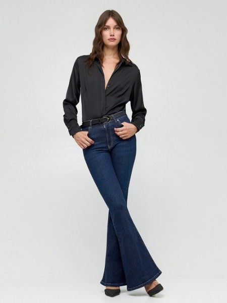 Blue jean ψηλόμεσο ελαστικό παντελόνι καμπάνα, χωρίς ξεβάμματα, τετράγωνες τσέπες πίσω και κλείσιμο με κρυφό φερμουάρ και κουμπί μπροστά Access 