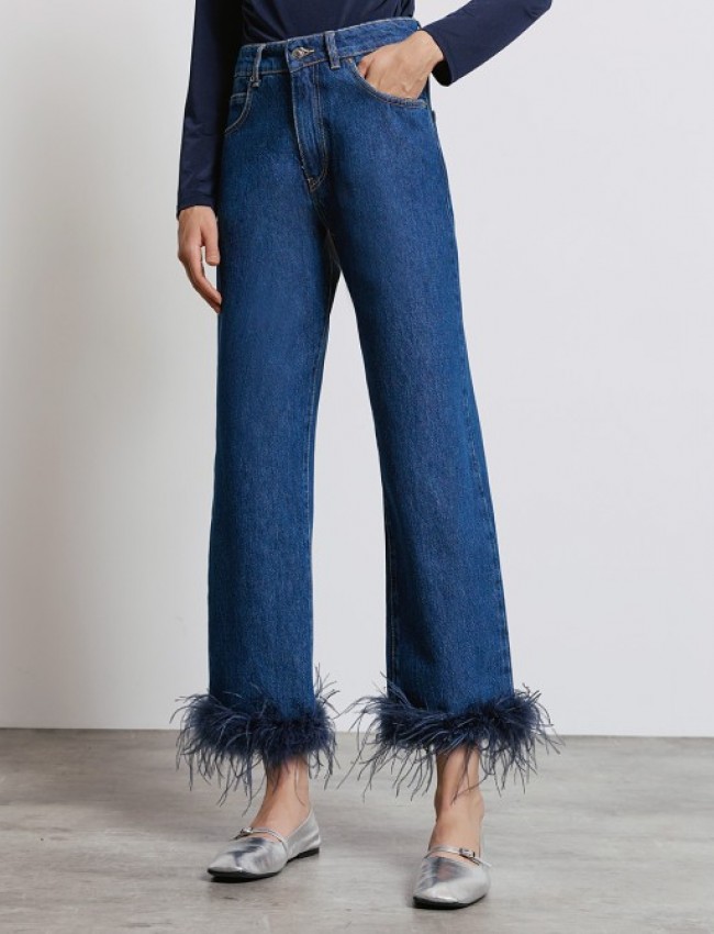 Blue jean ψηλόμεσο σταθερό παντελόνι με τετράγωνες τσέπες πίσω και πούπουλα στο τελείωμα Access