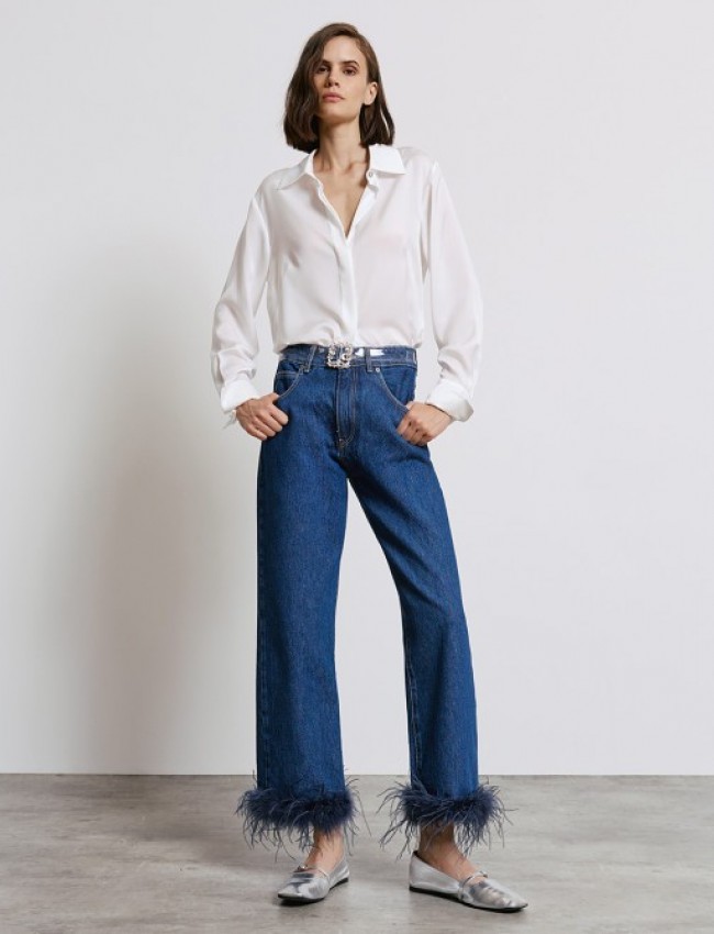 Blue jean ψηλόμεσο σταθερό παντελόνι με τετράγωνες τσέπες πίσω και πούπουλα στο τελείωμα Access