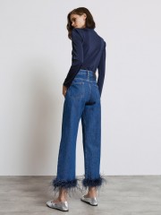 Blue jean ψηλόμεσο σταθερό παντελόνι με τετράγωνες τσέπες πίσω και πούπουλα στο τελείωμα Access