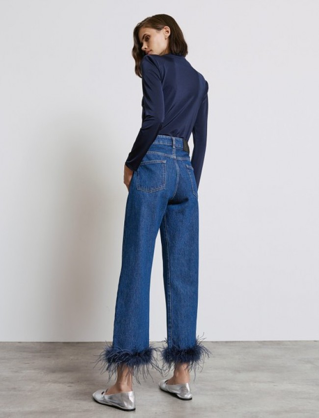 Blue jean ψηλόμεσο σταθερό παντελόνι με τετράγωνες τσέπες πίσω και πούπουλα στο τελείωμα Access