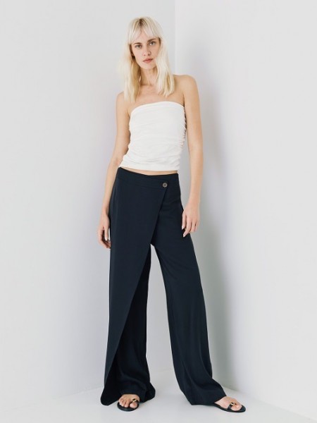 Λευκό strapless τοπ, με σούρες στα πλαϊνά και λάστιχο περιμετρικά στο πάνω μέρος Access  