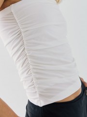Λευκό strapless τοπ, με σούρες στα πλαϊνά και λάστιχο περιμετρικά στο πάνω μέρος Access  