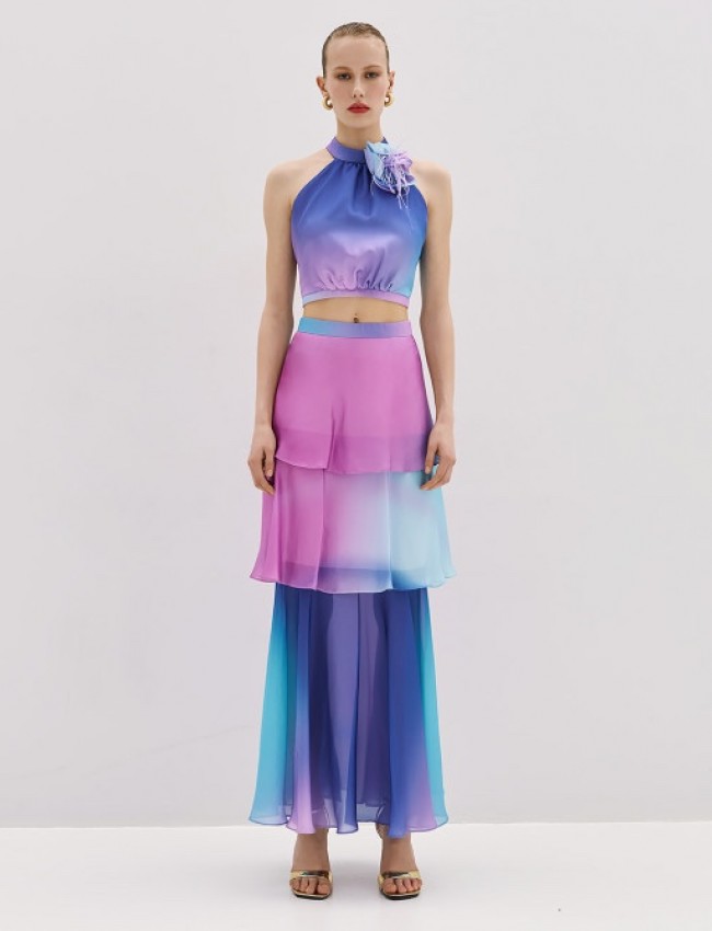 Άκουα  ντεγκραντέ αμάνικο cropped τοπ, με halter λαιμόκοψη, παρτούς ώμους, αποσπώμενη καρφίτσα λουλούδι με πούπουλα και κλείσιμο με φερμουάρ πίσω Access
