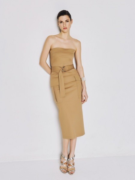 Μπεζ ελαστικό βαμβακερό strapless midi φόρεμα, σε εφαρμοστή γραμμή, με μεγάλες τετράγωνες τσέπες μπροστά, λάστιχο και σκίσιμο πίσω και αποσπώμενη υφασμάτινη ζώνη Access