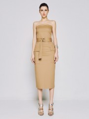 Μπεζ ελαστικό βαμβακερό strapless midi φόρεμα, σε εφαρμοστή γραμμή, με μεγάλες τετράγωνες τσέπες μπροστά, λάστιχο και σκίσιμο πίσω και αποσπώμενη υφασμάτινη ζώνη Access