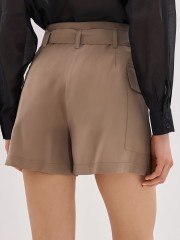 Πούρο ψηλόμεσο tencel σορτς με μπροστινές πιέτες, cargo τσέπες στο πλάι και αποσπώμενη ζώνη στην μέση Access Πούρο ψηλόμεσο tencel σορτς με μπροστινές πιέτες, cargo τσέπες στο πλάι και αποσπώμενη ζώνη στην μέση Access