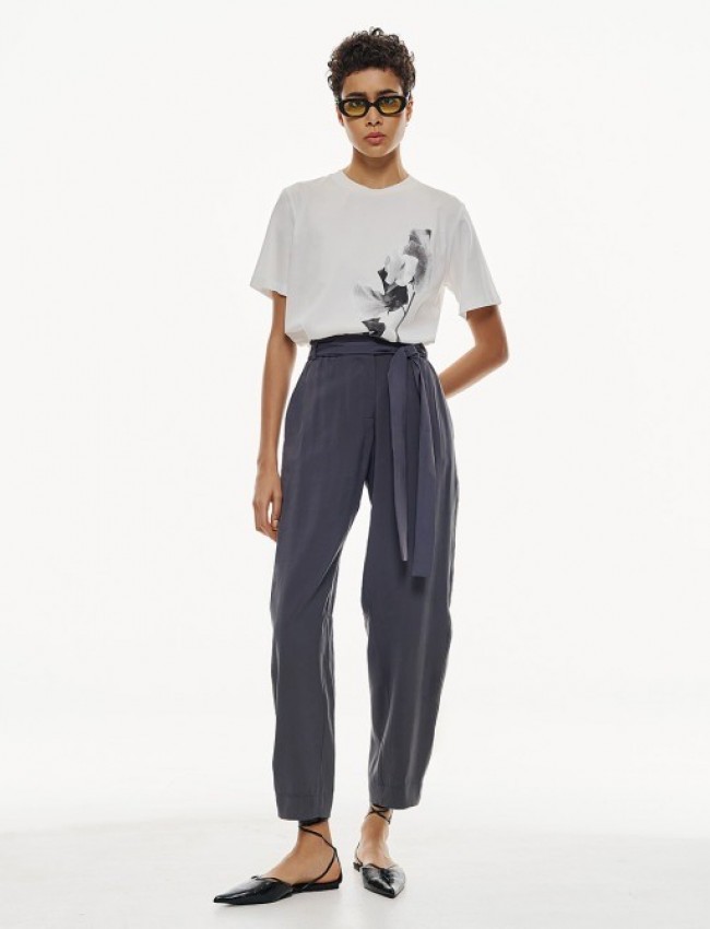 Μπλε-γκρι ψηλόμεσο παντελόνι, σε coupro ύφανση, slouchy fit γραμμή, πλαϊνές τσέπες, διακοσμητικές ραφές και λάστιχο πίσω και κλείσιμο με κουμπί και κρυφό φερμουάρ μπροστά Access