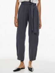 Μπλε-γκρι ψηλόμεσο παντελόνι, σε coupro ύφανση, slouchy fit γραμμή, πλαϊνές τσέπες, διακοσμητικές ραφές και λάστιχο πίσω και κλείσιμο με κουμπί και κρυφό φερμουάρ μπροστά Access