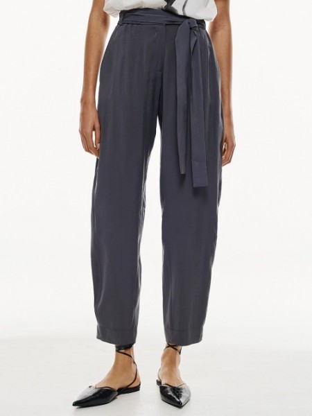 Μπλε-γκρι ψηλόμεσο παντελόνι, σε coupro ύφανση, slouchy fit γραμμή, πλαϊνές τσέπες, διακοσμητικές ραφές και λάστιχο πίσω και κλείσιμο με κουμπί και κρυφό φερμουάρ μπροστά Access