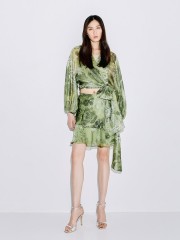 Fioral printed χακί oversized ημιδιάφανο πουκάμισο, με ρεγκλάν μανικοκόλληση, πέτο γιακά, κουφόπιετα στην πλάτη και κλείσιμο με κουμπιά μπροστά Access