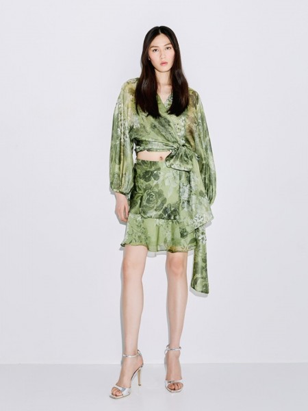 Fioral printed χακί oversized ημιδιάφανο πουκάμισο, με ρεγκλάν μανικοκόλληση, πέτο γιακά, κουφόπιετα στην πλάτη και κλείσιμο με κουμπιά μπροστά Access