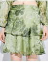 Floral printed  χακί κοντή φούστα, σε ελαφρώς  κλος γραμμή, με δυο επίπεδα,, ζωνάκι στη μέση και κλείσιμο με φερμουάρ πίσω Access 