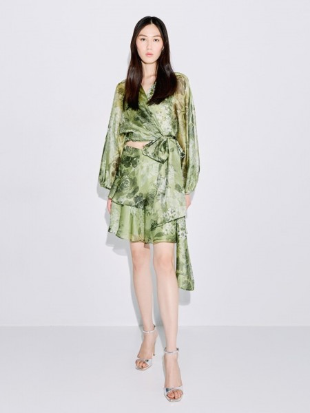 Floral printed  χακί κοντή φούστα, σε ελαφρώς  κλος γραμμή, με δυο επίπεδα,, ζωνάκι στη μέση και κλείσιμο με φερμουάρ πίσω Access 