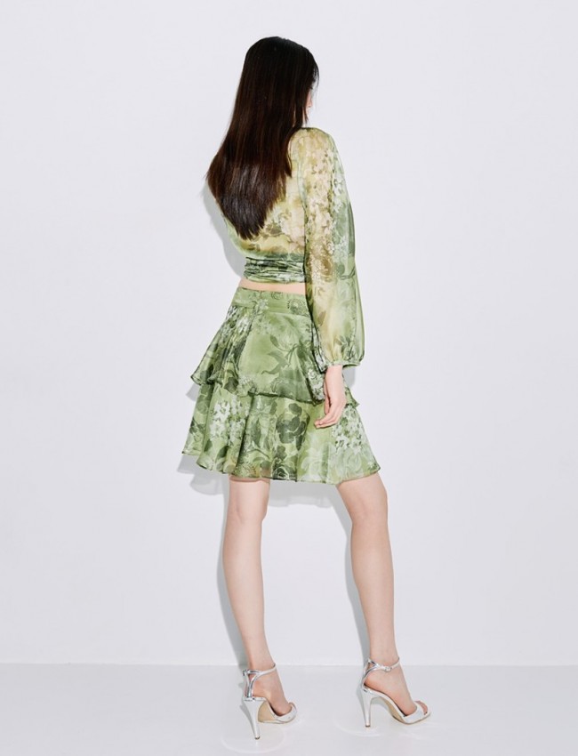 Floral printed  χακί κοντή φούστα, σε ελαφρώς  κλος γραμμή, με δυο επίπεδα,, ζωνάκι στη μέση και κλείσιμο με φερμουάρ πίσω Access 