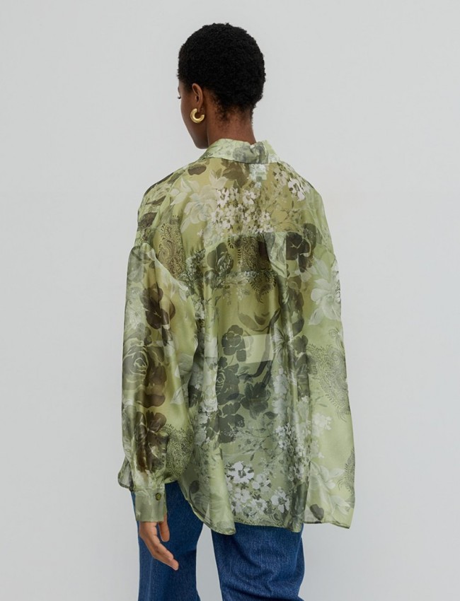 Fioral printed χακί oversized ημιδιάφανο πουκάμισο, με ρεγκλάν μανικοκόλληση, πέτο γιακά, κουφόπιετα στην πλάτη και κλείσιμο με κουμπιά μπροστά Access