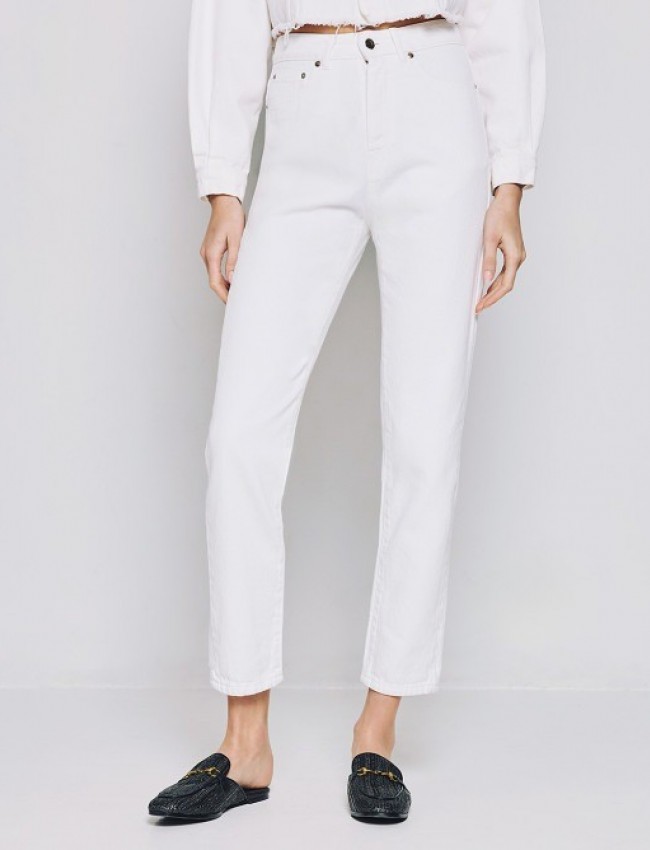 Λευκό jean ψηλόμεσο παντελόνι, σε slouchy fit γραμμή, με τετράγωνες τσέπες πίσω και κλείσιμο με κουμπί και κρυφό φερμουάρ μπροστά Access 