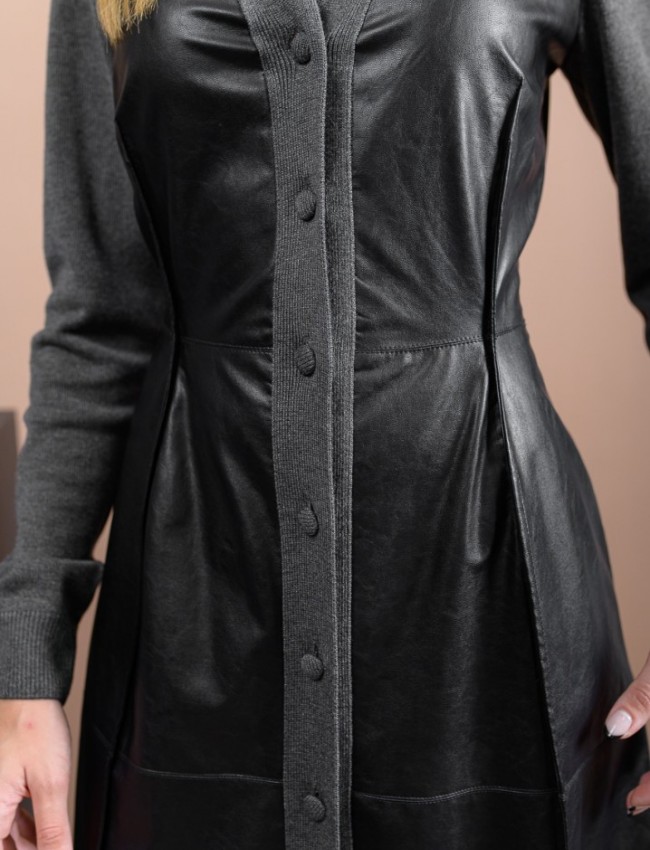 Μαύρο faux-leather shirt-look μακρυμάνικο midi φόρεμα χωρίς πέτο γιακά, με συνδυασμό γκρι πλεκτού υφάσματος, εξωτερικές διακοσμητικές ραφές και πλαϊνές τσέπες Access