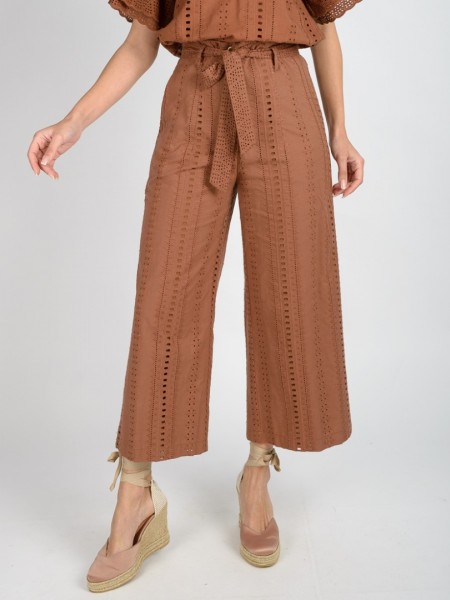 Ταμπά ψηλόμεση cropped παντελόνα broderie, κλείσιμο φερμουάρ με ξύλινα κουμπιά. πλαϊνές τσέπες και αποσπώμενη υφασμάτινη ζώνη Access