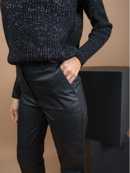 Μαύρο faux leather basic παντελόνι με πλαϊνές τσέπες, διπλό κουμπί, κλείσιμο με φερμουάρ και τσέπες φιλέτο πίσω Access