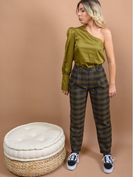 Καρώ πράσινο ψηλόμεσο slouchy-fit παντελόνι με πιέτες μπροστά,πλαϊνές τσέπες και κλείσιμο με κουμπί και φερμουάρ μπροστά Access