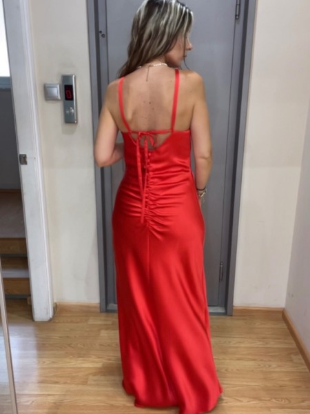 Κόκκινο αμάνικο σατέν maxi φόρεμα, με halter λαιμόκοψη, έξω πλάτη με κορδόνια και σούρες με κουμπιά στο πίσω μέρος Access 
