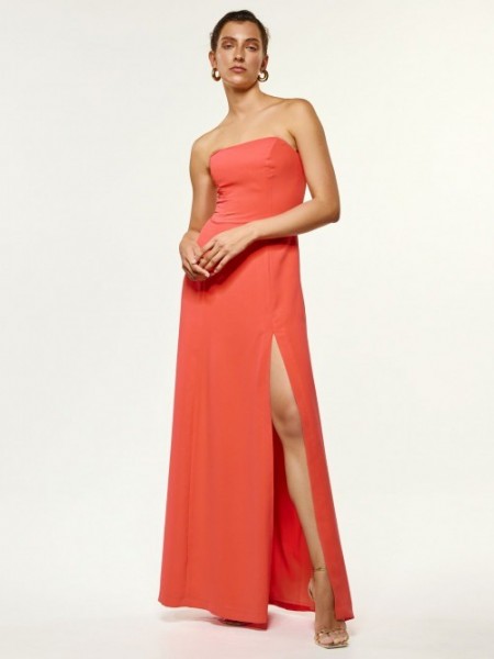 Κοραλλί maxi strapless φόρεμα, με σταθερό μπούστο, σκίσιμο στο πλάι και  κρυφό κούμπωμα με φερμουάρ στο πίσω ACCESS 