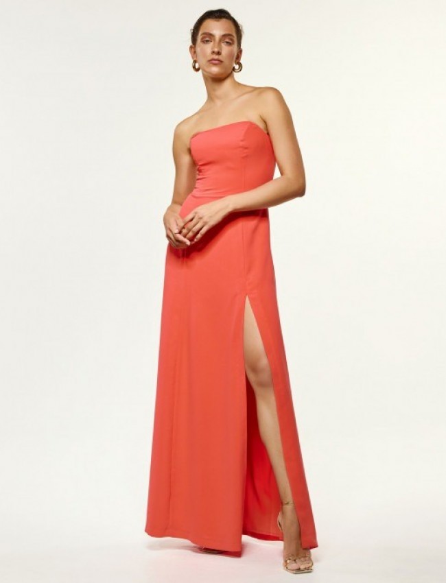 Κοραλλί maxi strapless φόρεμα, με σταθερό μπούστο, σκίσιμο στο πλάι και  κρυφό κούμπωμα με φερμουάρ στο πίσω ACCESS 