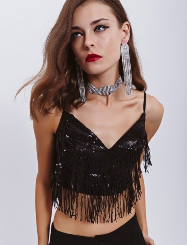 Μαύρο αμάνικο cropped top με ρυθμιζόμενες τιράντες, κρόσια με παγιέτα και κλείσιμο με φερμουάρ πίσω Access