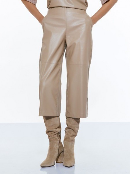Μπεζ faux-leather ψηλόμεση ζιπ κιλοτ, με μπεζ ύφασμα στο πίσω μέρος και πλαϊνές τσέπες Access