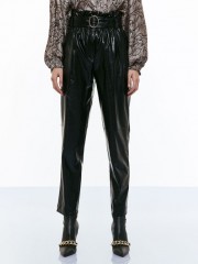 Μαύρο ψηλόμεσο faux-leather παντελόνι, σε ίσια γραμμή, με φαρδιά μπάσκα με λάστιχο, αποσπώμενη ζώνη και πλαϊνές κρυφές τσέπες Access