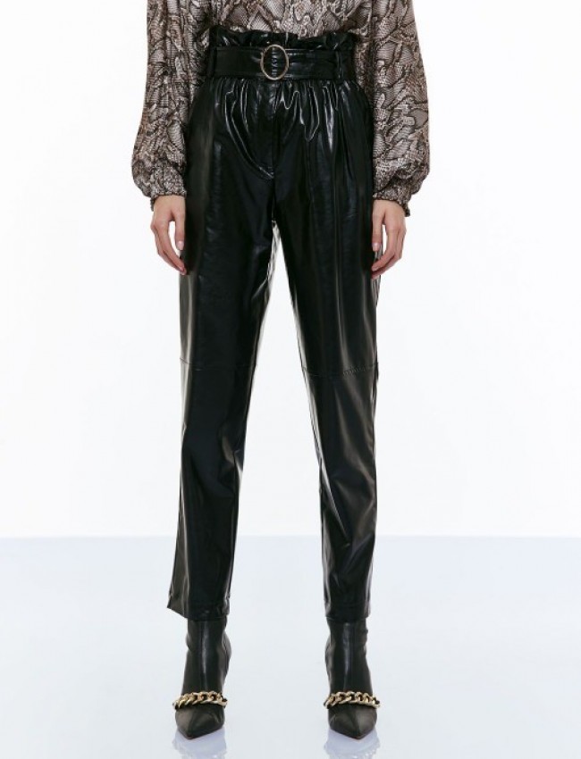 Μαύρο ψηλόμεσο faux-leather παντελόνι, σε ίσια γραμμή, με φαρδιά μπάσκα με λάστιχο, αποσπώμενη ζώνη και πλαϊνές κρυφές τσέπες Access